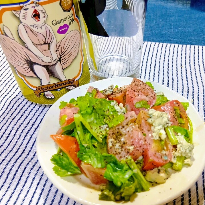 トマトとパクチーのサラダ ブルーチーズドレッシング